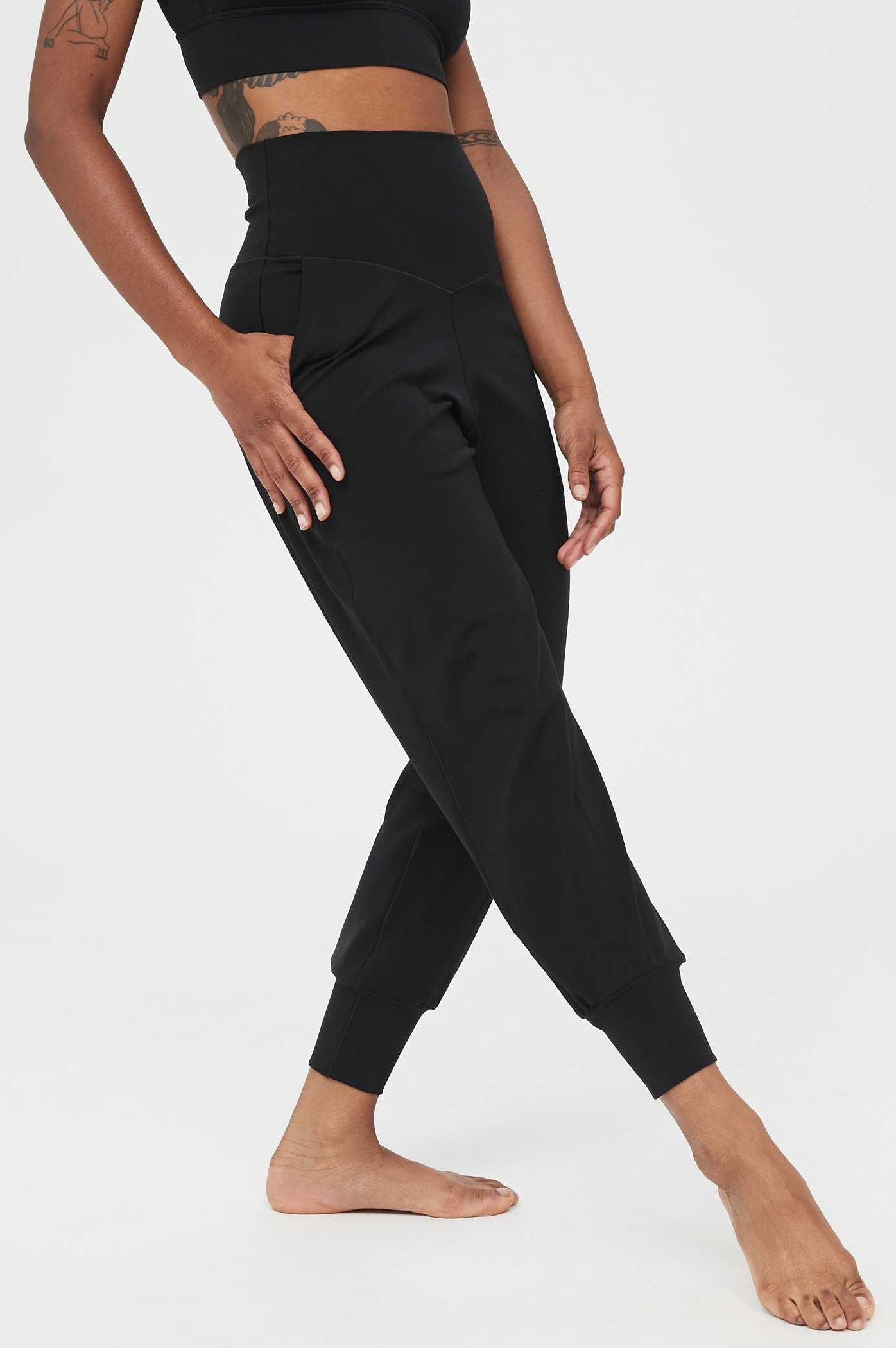 OFFLINE By Aerie Real Me Jogger | best womens joggers for travel